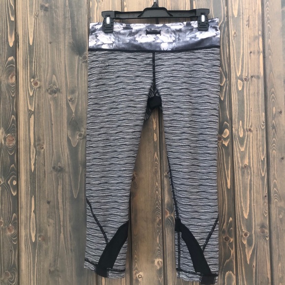 Lululemon inspire crop II - Picture 3 of 7